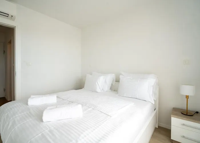 Lucent Escape * Zadar